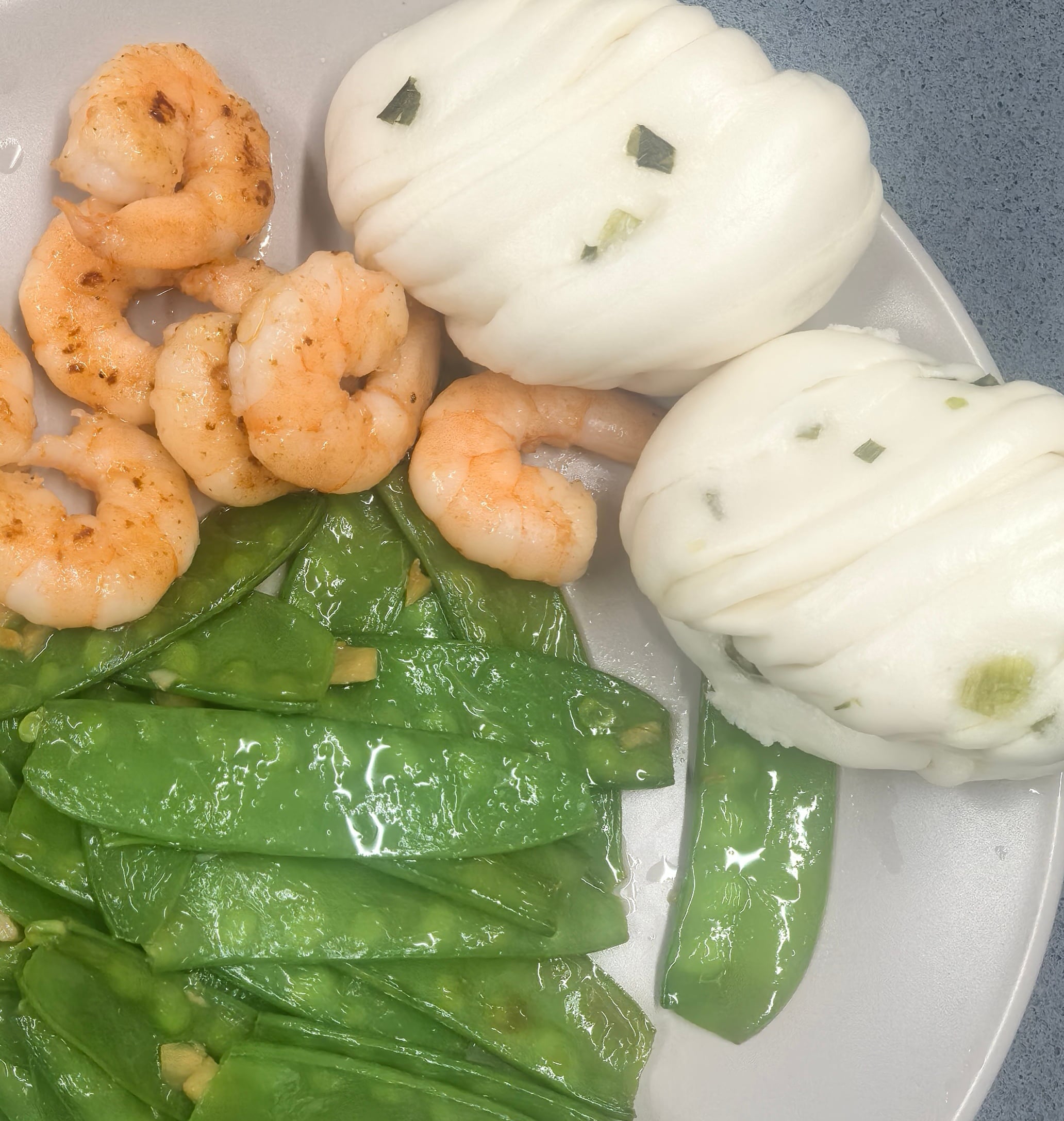Home cooking — Scallion buns with shrimp and snow peas