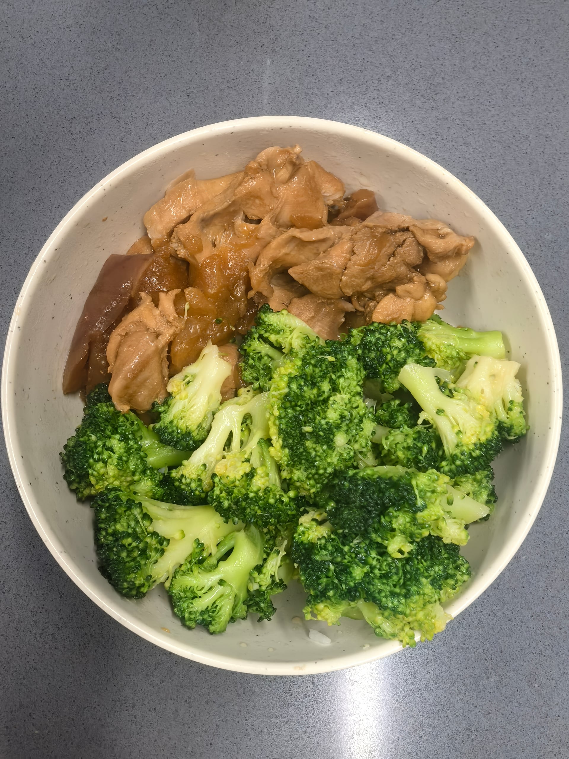 Home cooking — Stir-fried meat and broccoli