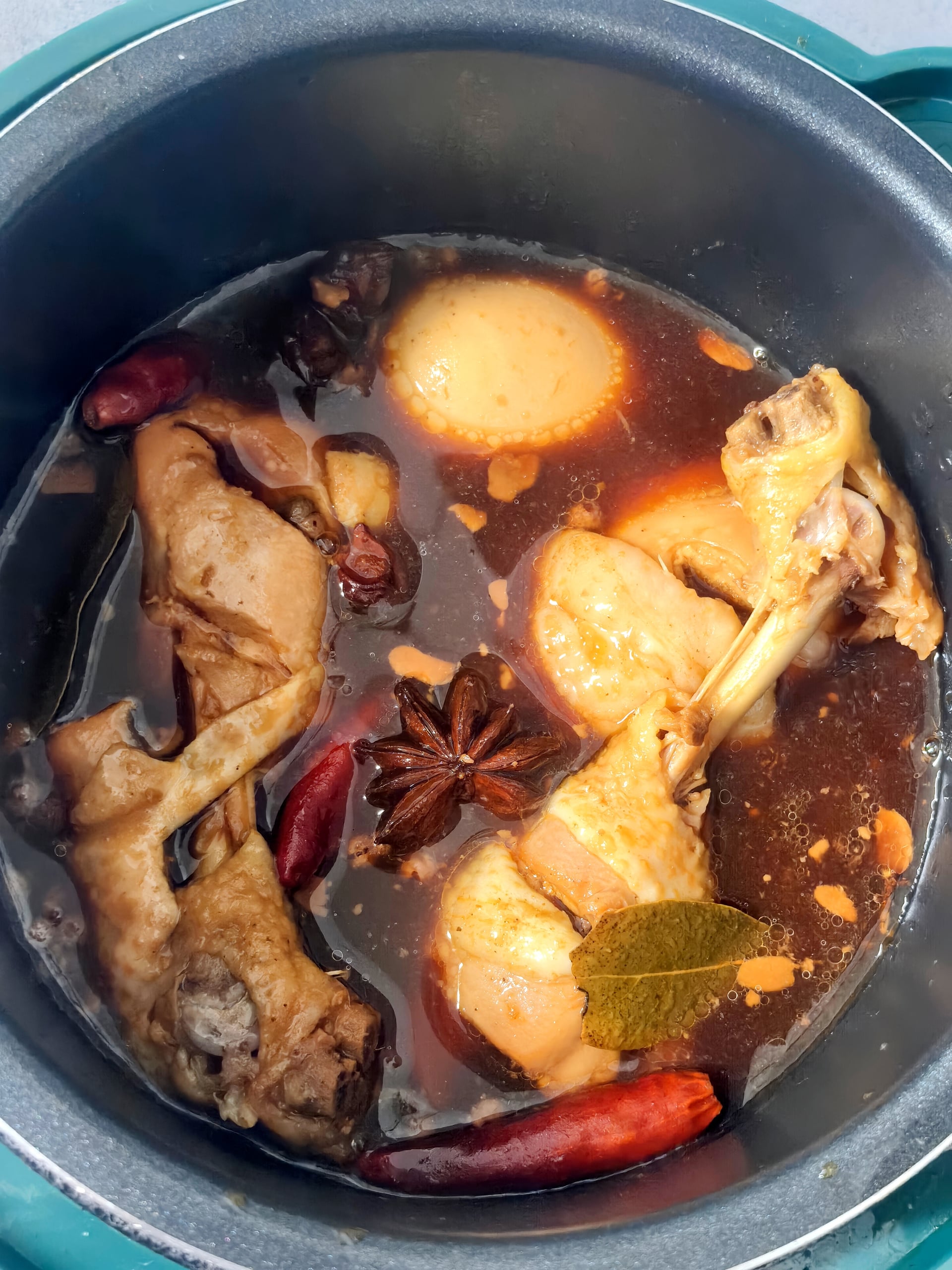 Home cooking — Braised chicken in the pot